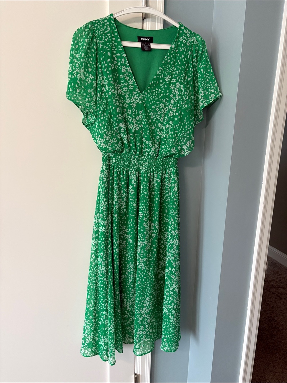 DKNY Green Floral V-Neck Midi Dress with Flutter Sleeves